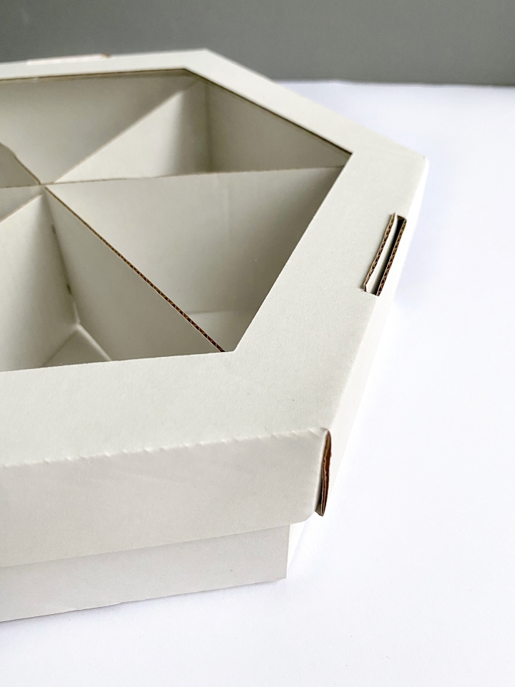 Коробка крышка+дно с разделителями 22х22х6 см, белая, самосборная, микрогофрокартон