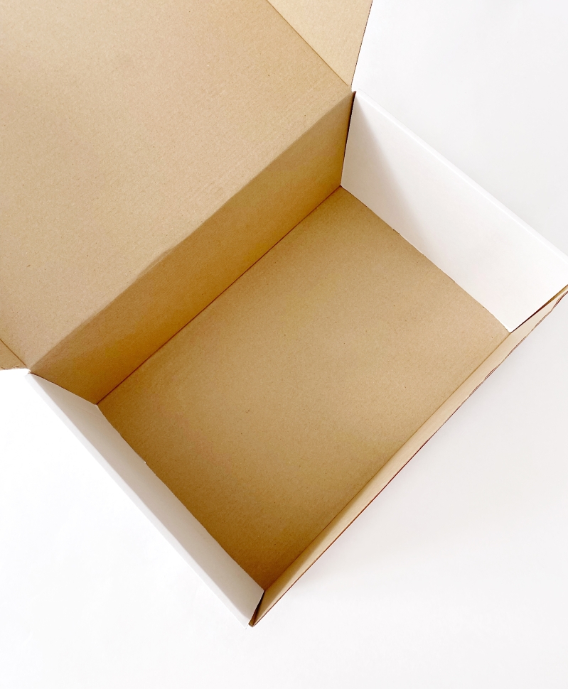 Коробка из гофоркартона, 32х22х13 см. белая