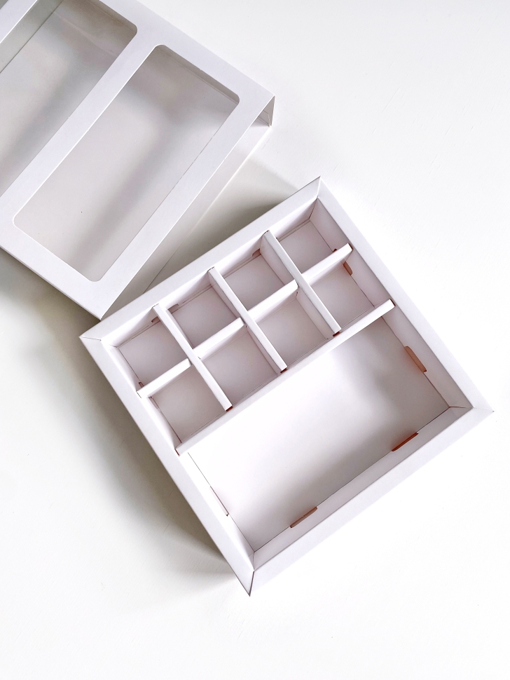 Коробка для 8 конфет и шоколада, белая, самосборная, крафт картон