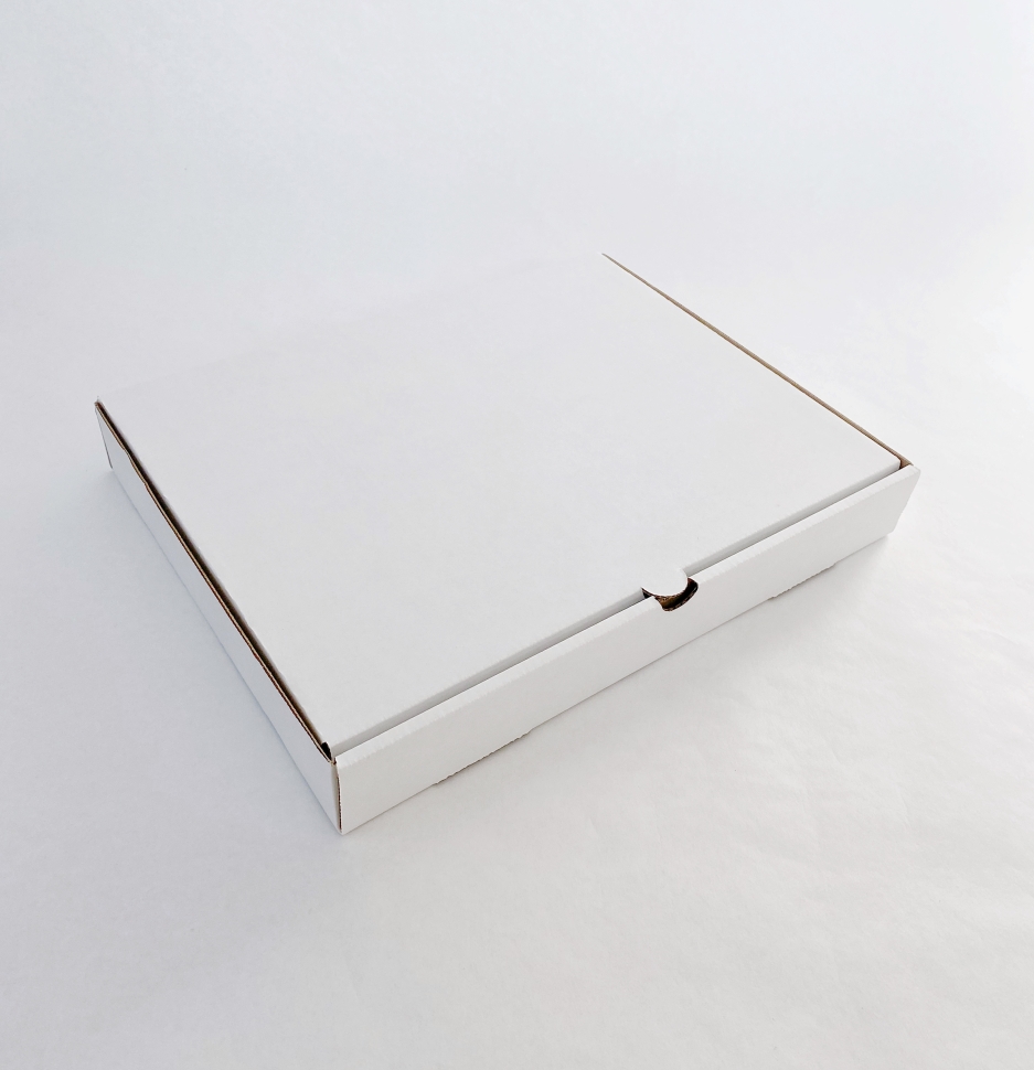 Коробка 30х23х4 см., белая