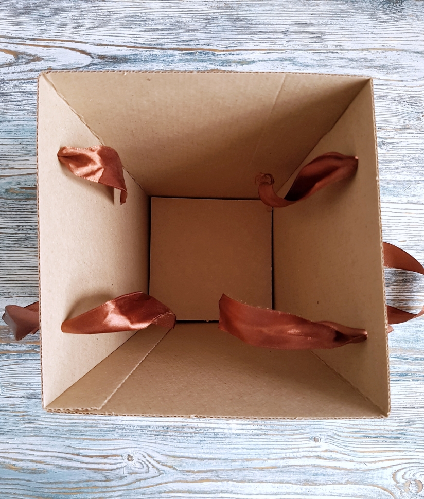 Подарочная коробка для цветов «Трапеция», бурая, самосборная, микрогофрокартон  
