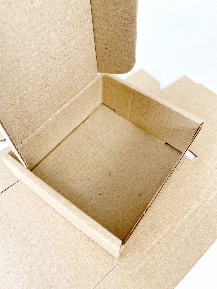 Коробка из гофрокартона, 8х8х3 см