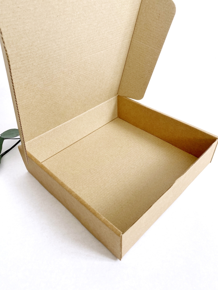 Коробка из гофрокартона, 20х20х5 см.