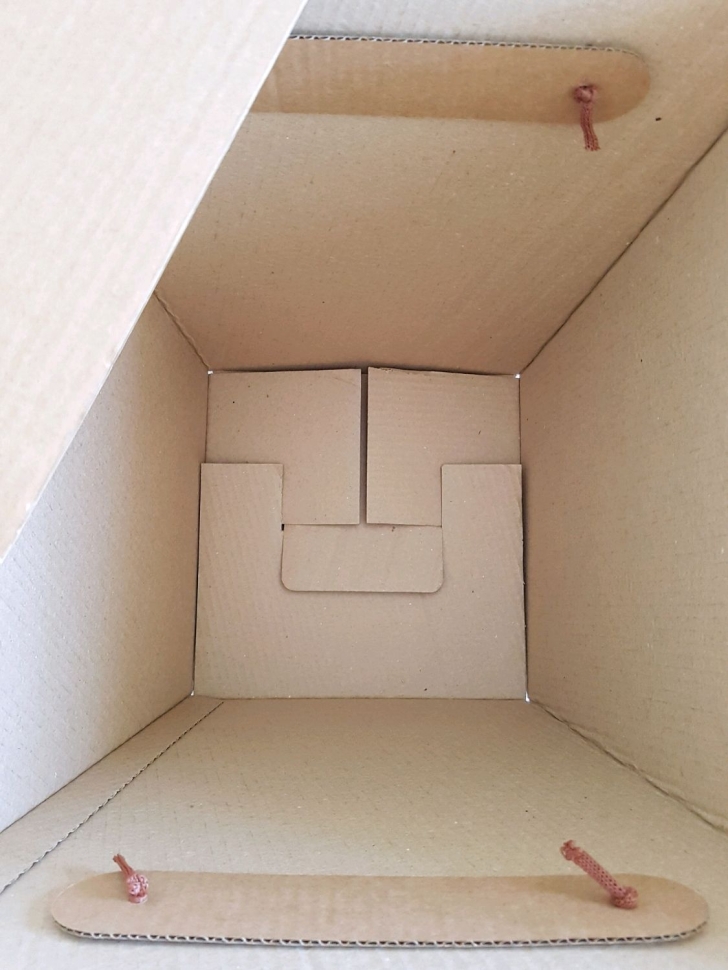 Коробка-трапеция для больших букетов, самосборная, 3-х слойный гофрокартон