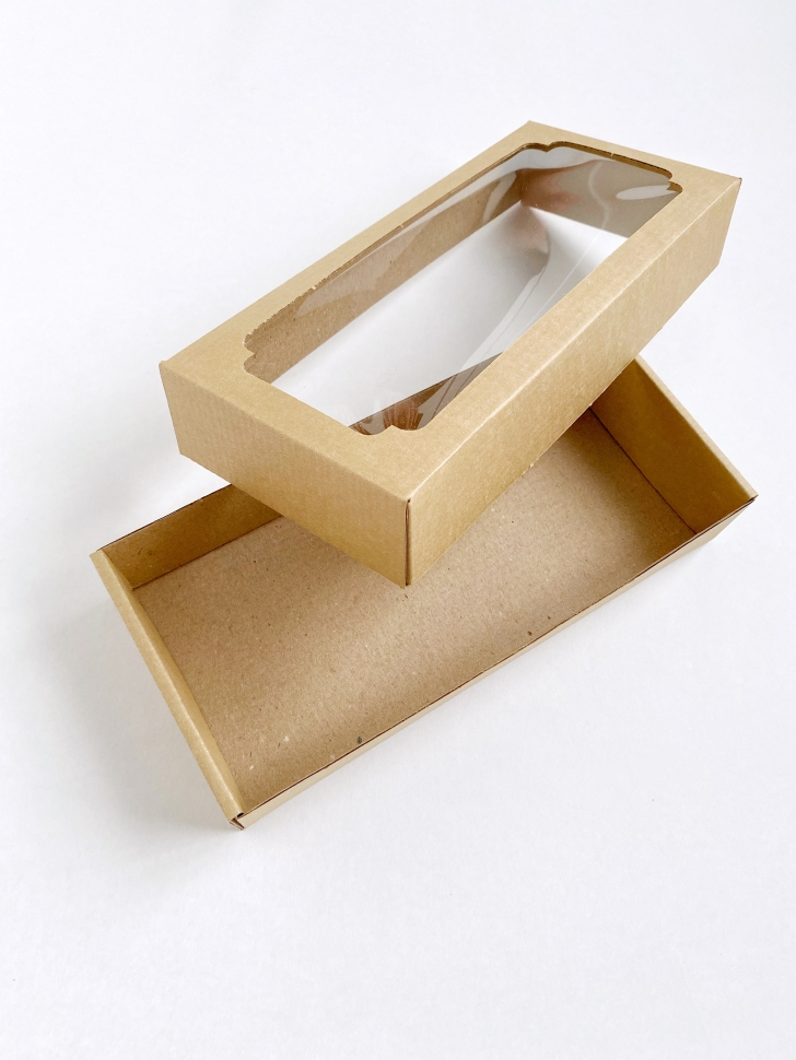 Коробка с окном 24х11,5х4,5 см.