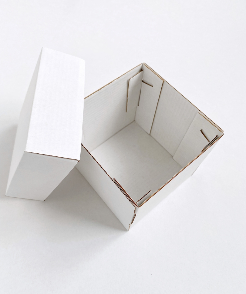 Коробка-кубик с крышкой бел, 10х10х10 см. 