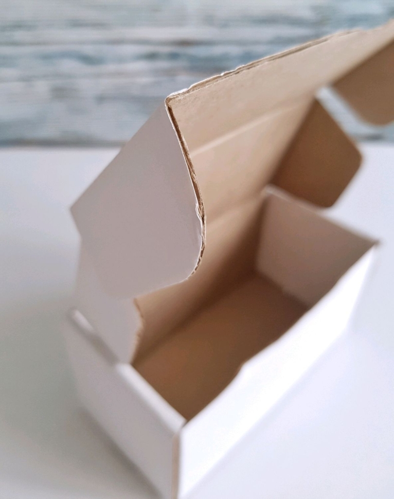 Коробка малая 12х6х6 см., белая