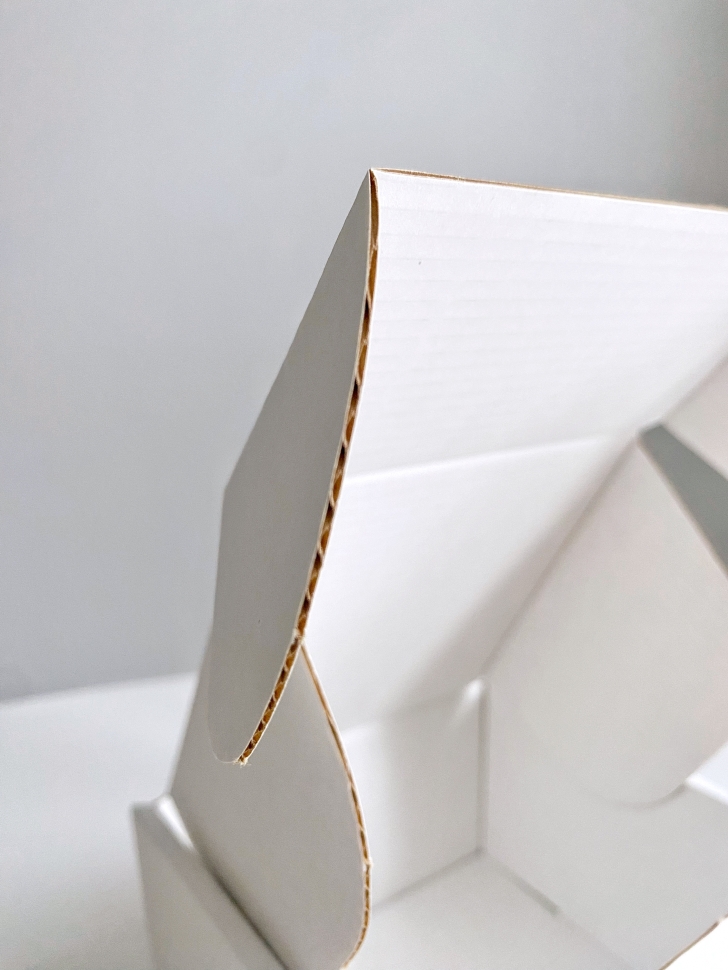 Коробка из гофрокартона, 10х10х6 см., белая