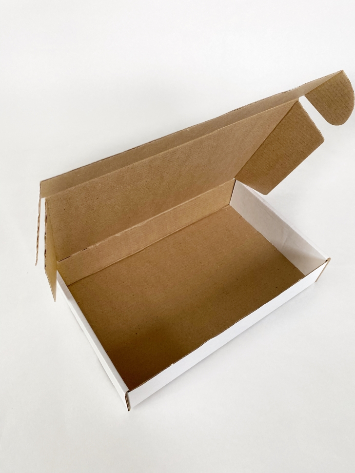 Коробка 27х17х5 см., белая