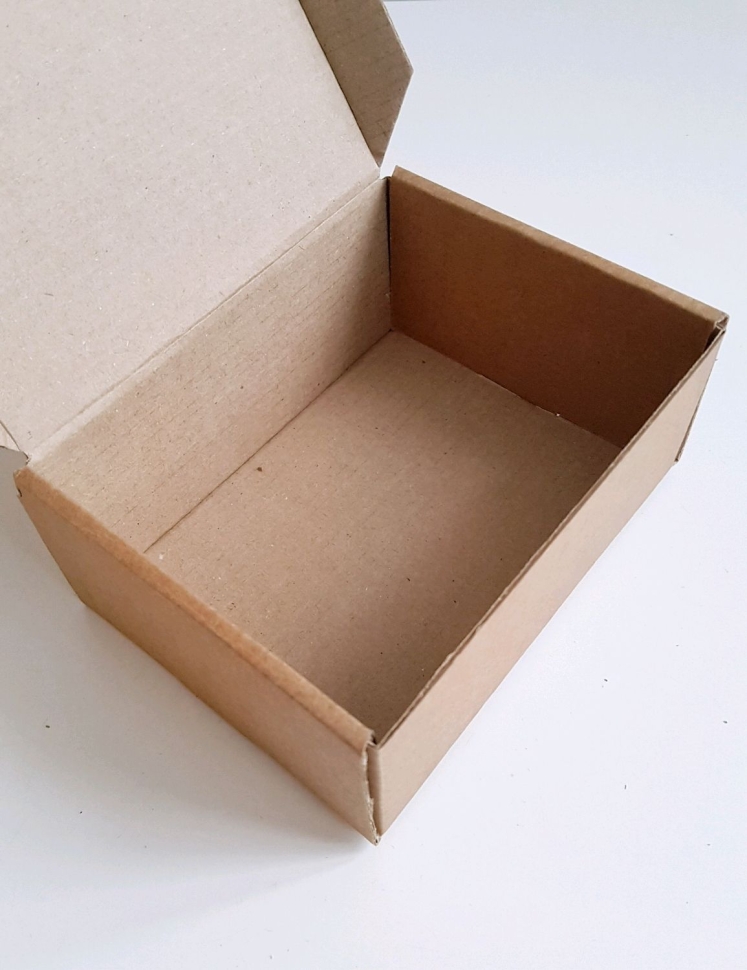 Коробка малая 12,5х10х5,5 см., бурая