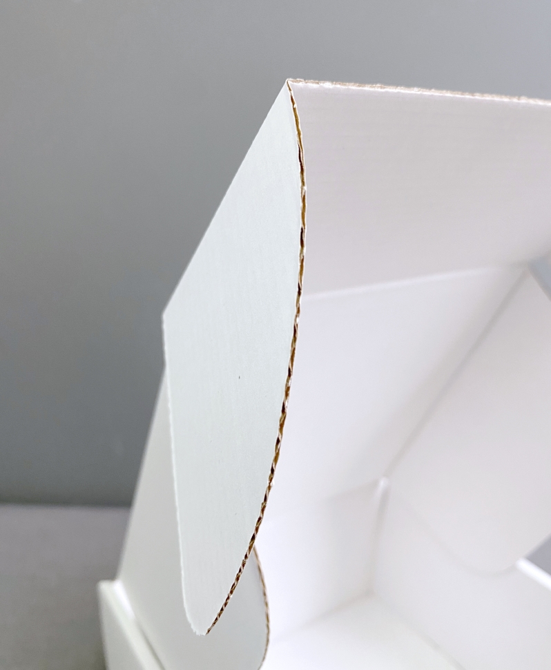 Коробка из гофрокартона, 16х16х8 см. белая