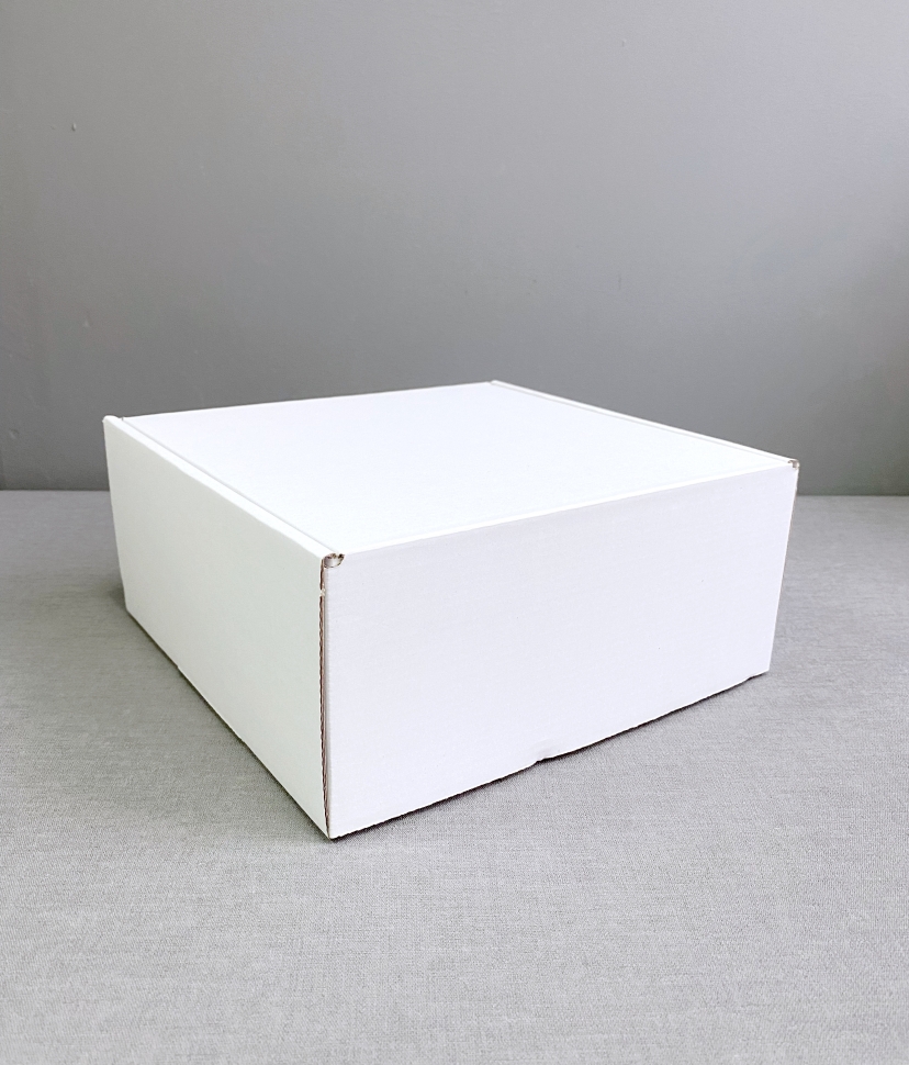 Коробка из гофрокартона, 22х22х10 см. белая