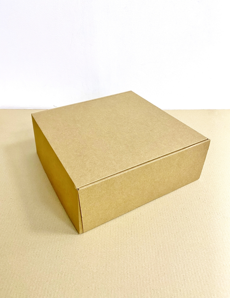 Коробка из гофрокартона 37х37х14 см.