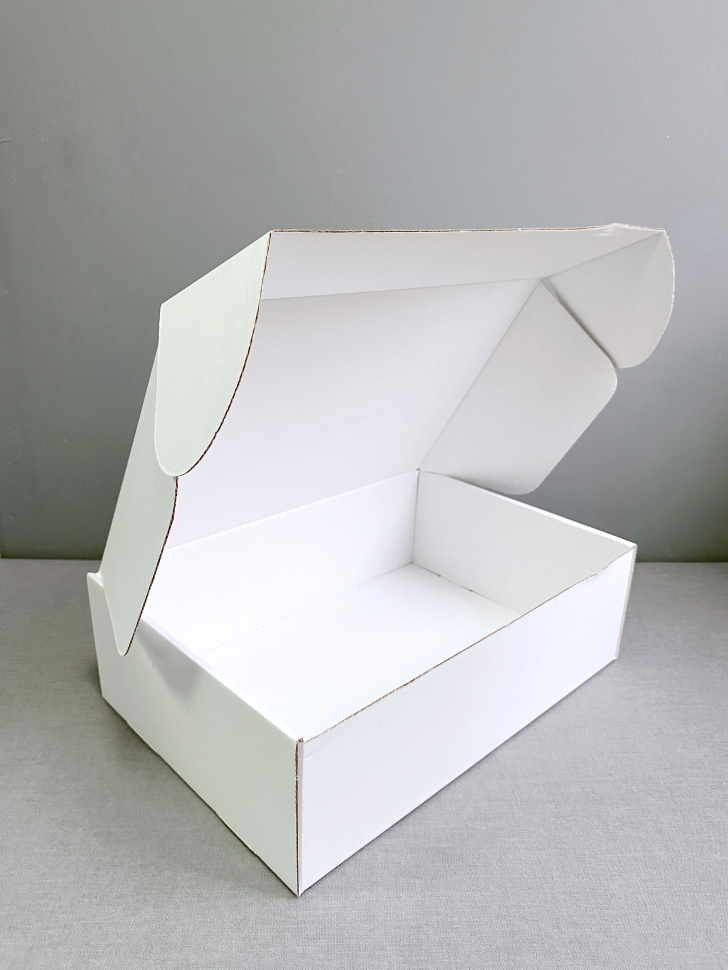 Коробка из гофоркартона, 32х22х10 см. белая