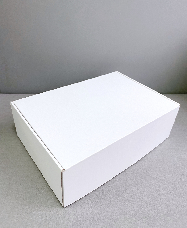 Коробка 37х26х12 см, белая, самосборная, микрогофрокартон